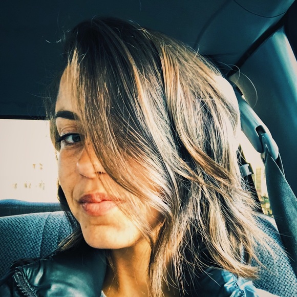 Meet your Posher, Christina - Picture 1 of 1